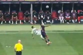 Una chilena dejó inconsciente a un rival en la Afc Champions League. FOTO: VIDEO DE @RABANALSAFENA