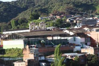Los uniformados fueron asesinados en el parque principal de Anorí. FOTO: CORTESÍA FUNDACIÓN JULIO C. HERNÁNDEZ
