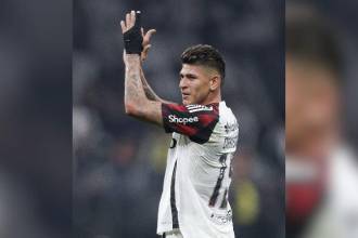 De estar fuera de las canchas por más de 3 semanas, Jorge Carrascal también sería baja para los juegos amistosos que tiene programados la Selección Colombia de Mayores. / FOTO: @FLAMENGO