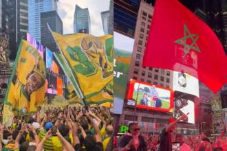 Brasileños y marroquíes armaron tremenda fiesta en Times Square, Estados Unidos, previo a su debut en el Mundial. FOTO: @JONATHANCRANE5 Y REDES SOCIALES