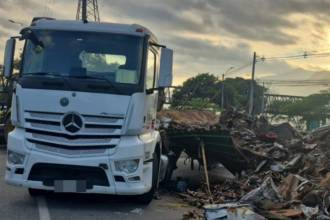 Volcamiento de vehículo en el retorno del batallón Pedro Nel Ospina, en la autopista Norte. FOTO: SISTEMA DE INFORMACIÓN VIAL DE BELLO