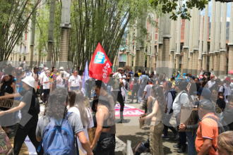 EN FOTOS: Venteros informales salieron a protestar en Medellín