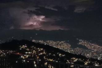 Truenos en el Valle de Aburrá. FOTO: CAPTURA VIDEO DENUNCIAS ANTIOQUIA