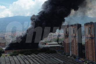 Incendio en el sur del Valle de Aburrá. FOTO: MANUEL SALDARRIAGA