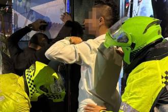 Uniformados de la Policía Metropolitana durante una requisa de rigor. FOTO: POLICÍA METROPOLITANA