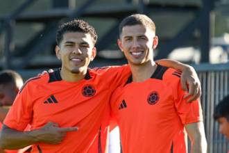 El delantero Emilio Aristizábal (izq.) y el volante Simón García (der.). / FOTO: FCF