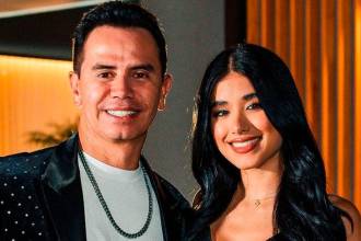 El cantante de música popular, Jhonny Rivera, habló también de la carrera artística de su esposa. FOTO: INSTAGRAM