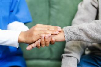 Apoyo emocional a personas afectadas por el terremoto. FOTO: CANVA 
