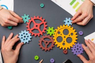 Desarrollar habilidades de liderazgo siempre será un plus: dirigir, motivar e inspirar a otros es una manera de fomentar el trabajo colaborativo. FOTO: MAGNIFIC