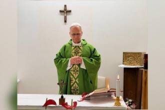 El papa León XIV celebró su primera eucaristía desde el hospital donde está recluido. FOTO: X DE NEWS VATICANO