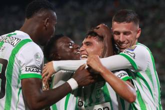 Juan Manuel Rengifo celebra el gol olímpico que le marcó al América. /FOTO: MANUEL SALDARRIAGA QUINTERO