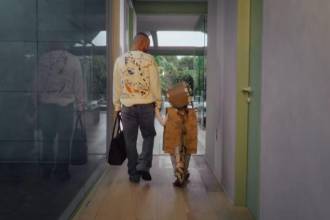 En la colaboración no podía faltar Rio, hijo del artista, con quien muestra de cerca el vínculo que comparten. FOTO: CAPTURA DE VIDEO INSTAGRAM @JBALVIN