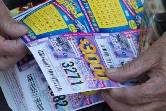 Este jueves festivo algunas loterías pausaron sus apuestas. FOTO: DONALDO ZULUAGA