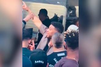 Frank Fabra cantando el ‘Pregón Verde’. FOTO: REDES SOCIALES