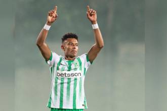 Así celebró William Tesillo, autor del gol verde, el único tanto de el club paisa en el empate 1-1 contra Junior. FOTO: CAMILO SUÁREZ.