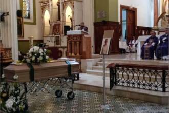 Despedida de Maria Virgelina Londoño en la parroquia principal de Ciudad Bolívar con la presencia masiva de los habitantes. /FOTO: CONEXIÓN SUR