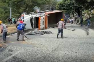 El hecho fue atendido por la Secretaría de Movilidad de Copacabana, con apoyo de la concesión Vinus. FOTO: CORTESÍA ALCALDÍA DE COPACABANA
