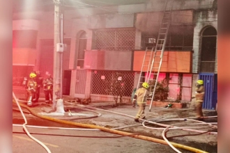 Atención a incendio en Guayabal. /FOTO: X @FICOGUTIÉRREZ