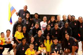 La medallista olímpica Mariana Pajón estuvo de vista en la concentración de la Selección Colombia Femenina Sub-20. / FOTO: FCF.