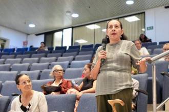 Cuidadoras exponiendo esta semana sus inquietudes y sugerencias al Concejo. FOTO: ALCALDÍA DE MEDELLÍN