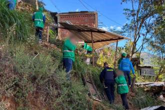 Las autoridades detuvieron algunas construcciones y le pusieron el ojo a otras que no cumplían con los requisitos. FOTO: ALCALDÍA DE MEDELLÍN