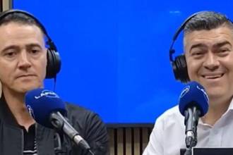 El árbitro Wilmar Roldán y el narrador Eduardo Luis. FOTO: CAPTURA DE PANTALLA PROGRAMA MÁS FÚTBOL FM