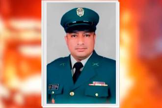 Él era el Sargento viceprimero del Ejército Carlos Andrés Cisneros Maigual. /FOTOS: CAPTURA DE VIDE Y EJÉRCITO