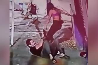 La agresión ocurrió ante la presencia de varios ciudadanos. FOTO: CAPTURA VIDEO COLOMBIA OSCURA 