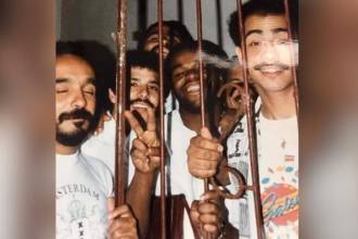 Willie Colón y varias personas de su orquesta: Ray Colón, Bobby Román y Trigger. FOTO: X @williecolon