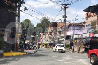 En esta, la principal calle de Barrio Nuevo, fue donde, según vecinos, ocurrió la golpiza que recibió Ocampo Hernández. FOTO: LAURA ROSA JIMÉNEZ VALENCIA