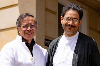 El presidente Gustavo Petro y el senador Iván Cepeda, tras una reunión en la Casa de Nariño. FOTO: PRESIDENCIA DE LA REPÚBLICA
