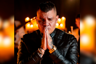 El artista considera que su momento más alto de éxito ya pasó porque no se acopla a nuevas tendencias de hacer música actualmente. /FOTO: INSTAGRAM @alzatemusica