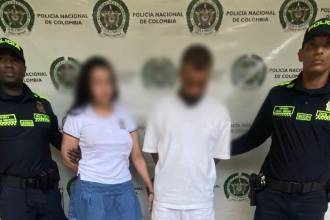 Pareja capturada por presunto caso de maltrato animal. FOTO: POLICÍA NACIONAL