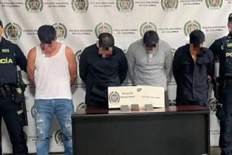 Los implicados intentaron escapar y fueron interceptados por las autoridades. FOTO: CAPTURA DE VIDEO INSTAGRAM @SEGURIDADENVIGADO