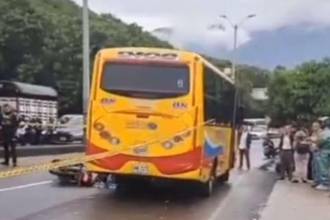 En el accidente también estaría implicado un camión, cuyas placas ya fueron identificadas. /FOTO: CAPTURA DE VIDEO