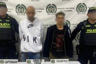 A los capturados les encontraron un arma de fuego en su poder. FOTO: POLICÍA METROPOLITANA