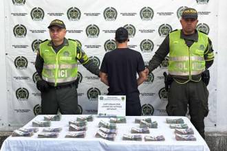 Capturado por transportar suma millonaria en bus intermunicipal del Oriente antioqueño. /FOTO: POLICÍA NACIONAL