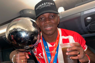 Edwuin Cetré celebrando el título con Estudiantes. /FOTO: INSTAGRAM @edwincetreoficial