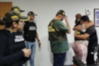 Las víctimas tras ser rescatadas. FOTO: POLICÍA NACIONAL