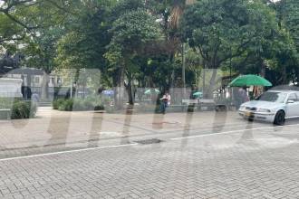 En este punto del parque Bolívar ocurrió el ataque contra el habitante de calle. FOTO: LAURA ROSA JIMÉNEZ VALENCIA