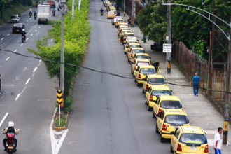 Acopio de taxis de El Poblado /FOTO: MANUEL SALDARRIAGA