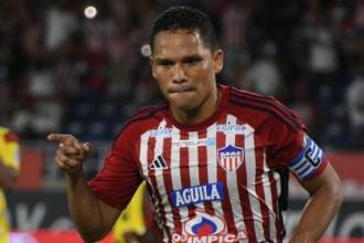 Es muy probable que Carlos Bacca, a quien se le renovó automáticamente el contrato por su lesión, no puede reaparecer hasta el 2026. / FOTO: COLPRENSA.