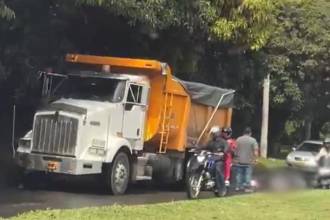La Policía Judicial de la Secretaría de Movilidad se encargó de los actos urgentes. FOTO: CAPTURA DE VIDEO