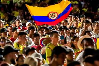 Colombianos observando un partido de la Selección Colombia. FOTO: ARCHIVO - JAIME PÉREZ