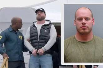 Ryan James Wedding custodiado por agentes del FBI. FOTO: FBI