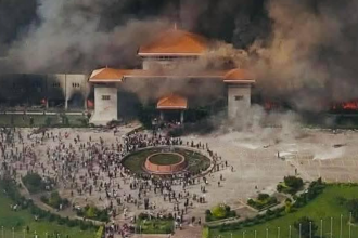 Así quedó la sede del Parlamento. /FOTO: TOMADA DE X @wekesa_e82568