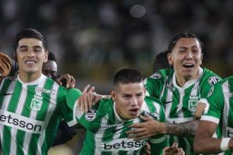 Como con un pincel, James Rodríguez (centro) puso el balón perfecto para que llegara el tercer gol del Verde y se consiguiera el triunfo. FOTO: COLPRENSA