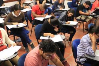 Entre los citados también hay más de 1960 estudiantes extranjeros, incluidos 782 ciudadanos venezolanos. FOTO: COLPRENSA