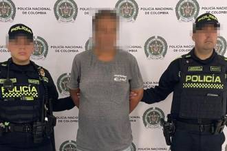El sujeto fue capturado en flagrancia dentro de la vivienda. FOTO: CORTESÍA POLICÍA METROPOLITANA