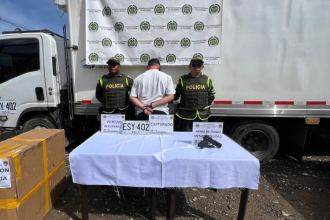 La Policía incautó la mercancía, el camión y un arma traumática. /FOTO: CORTESÍA POLICÍA